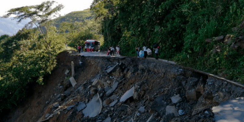 En Briceño se quedaron sin carretera principal tras pérdida de banca en el kilómetro 12