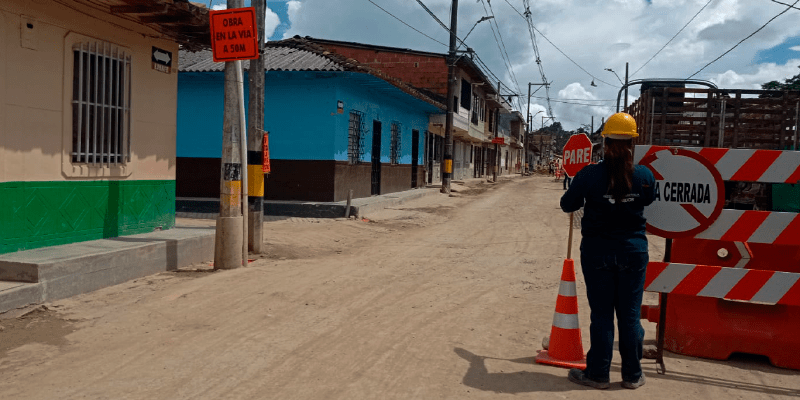 Inició pavimentación de El Camellón, vía principal de Gómez Plata