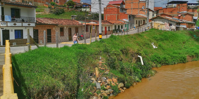 Crecientes de la quebrada La Torura dejan huellas en los entrerrieños
