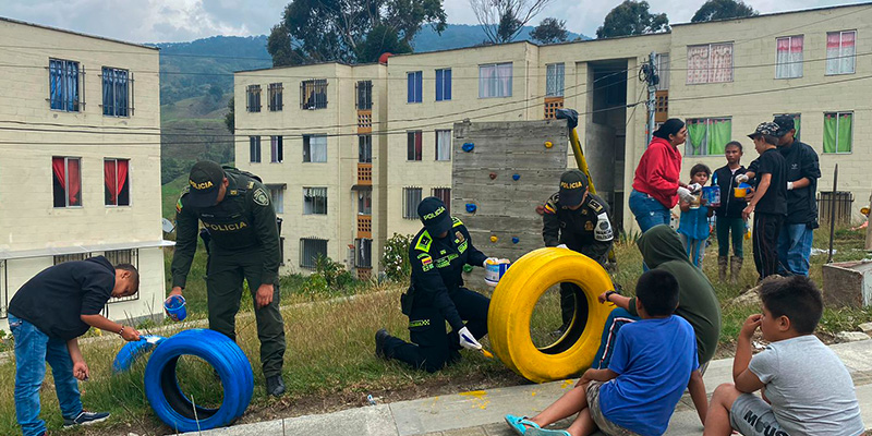 Policía Nacional y comunidad restauraron parque infantil en San José de la Montaña