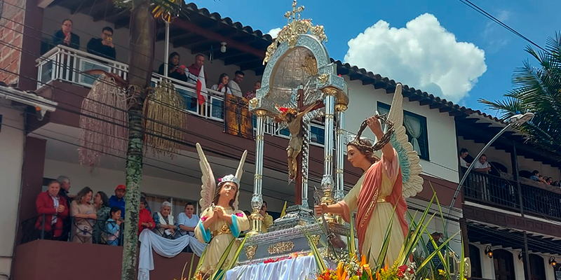 Católicos celebraron las Fiestas del Señor de los Milagros en San Pedro