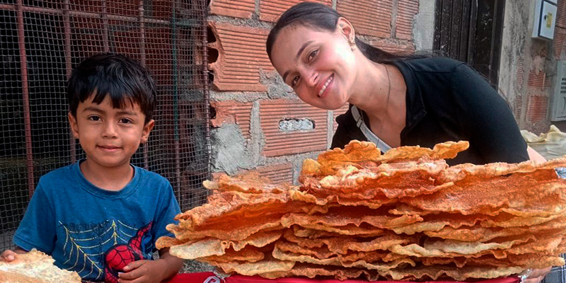 Estefanía, emprendedora de Gómez Plata que utiliza las redes sociales para vender hojuelas