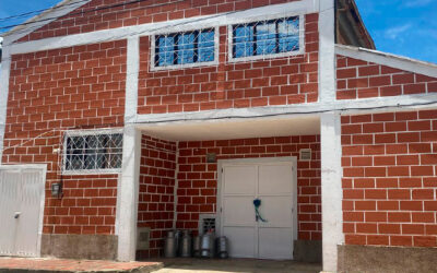 Productores de leche de Carolina del Príncipe encontraron una alternativa para comercializar su producto.