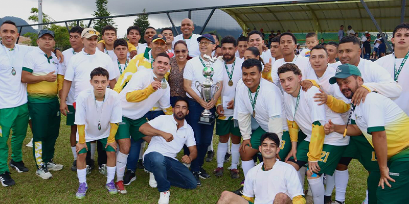 Después de 38 años sin títulos regionales, Gómez Plata ganó “El Mundialito de los Pueblos”, Zona Norte.