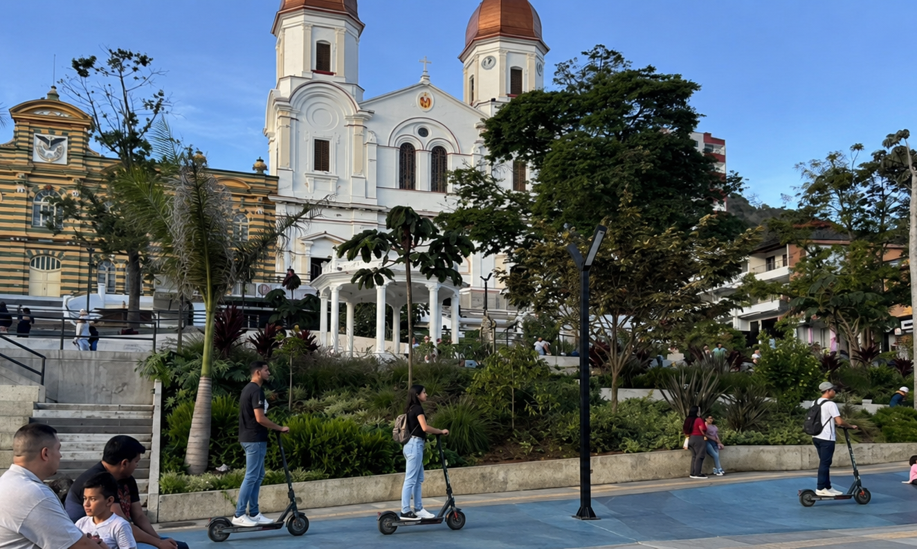 ¿Qué opina usted del uso de patinetas eléctricas? En Yarumal el tema comenzó a generar debate.