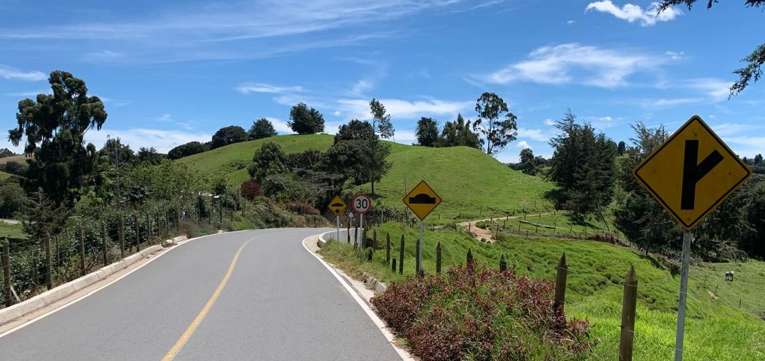 vanzan nuevamente los trabajos en la carretera que comunica a Entrerríos con el corregimiento de Labores y el municipio de San José de la Montaña.