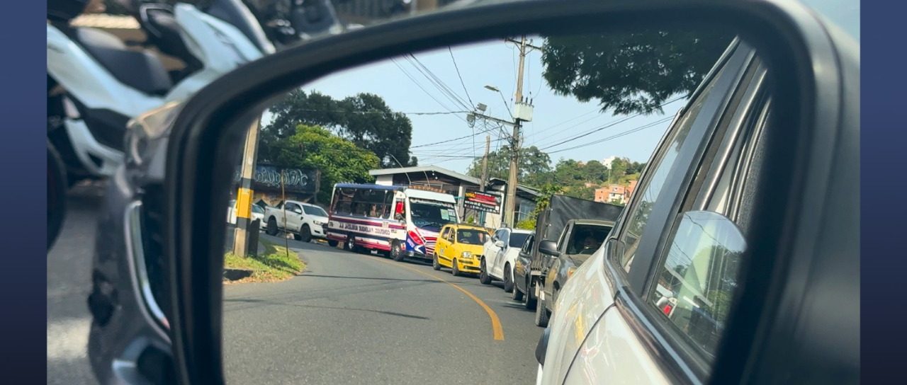 Entre trancones y desvíos: Obras del metro de la 80 alargan los viajes hacia y desde Medellín.