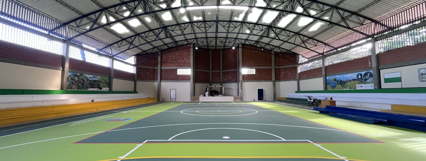 Campamento avanza en la modernización de su coliseo y cancha municipal